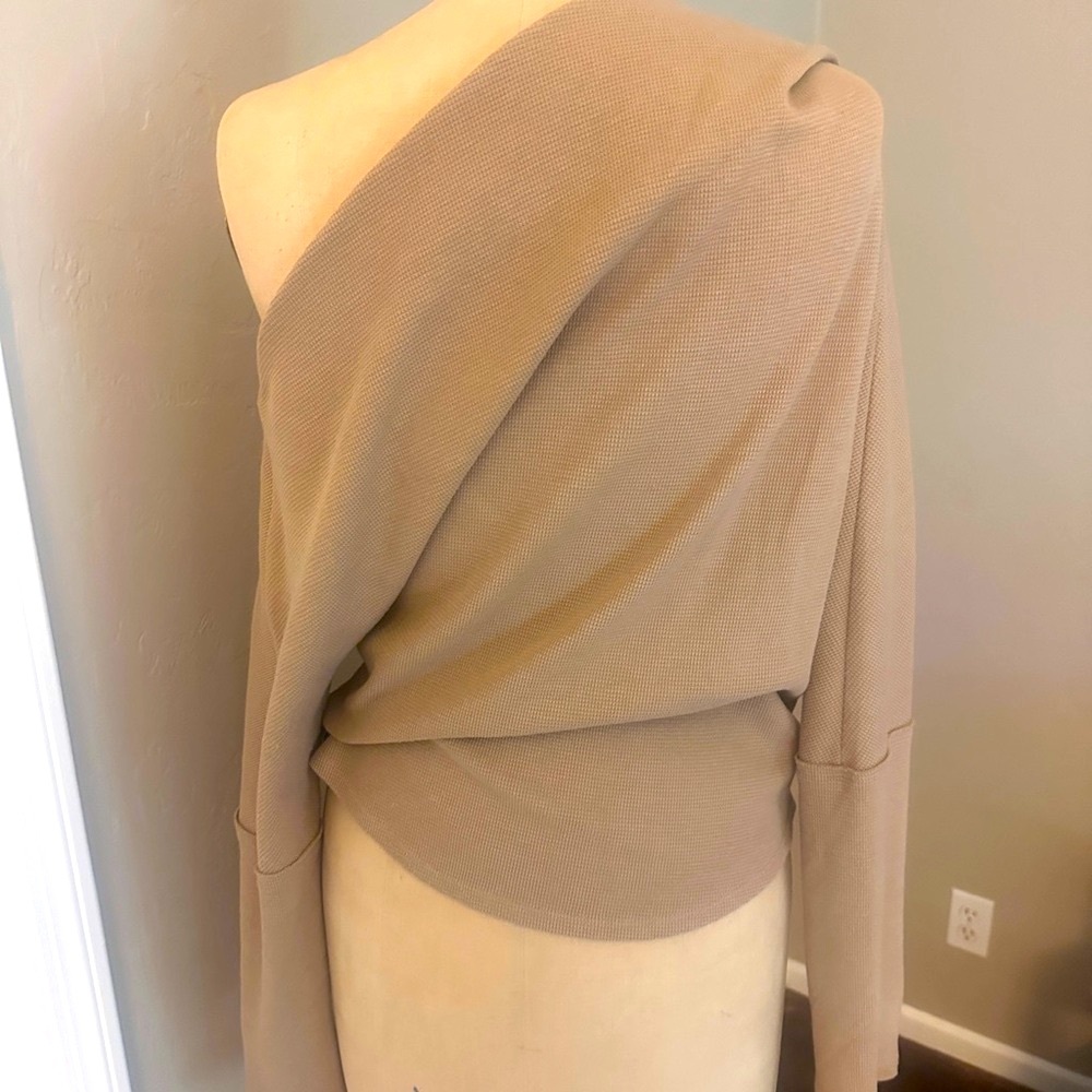 EUC We the Free Off-the-Shoulder Long Sleeve Top - Picture 2 of 6